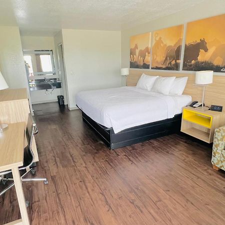 Days Inn & Suites By Wyndham - Canton First Monday Trade Days Dış mekan fotoğraf