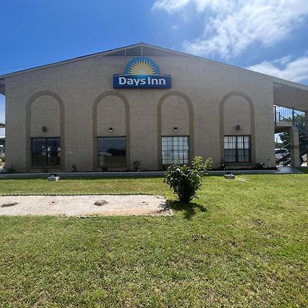 Days Inn & Suites By Wyndham - Canton First Monday Trade Days Dış mekan fotoğraf