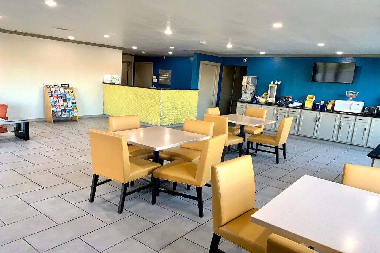 Days Inn & Suites By Wyndham - Canton First Monday Trade Days Dış mekan fotoğraf